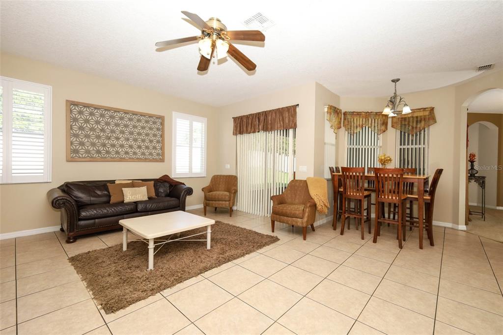 A living and dining area with tile floors, a ceiling fan, and neutral walls — 426 ALEXANDRIA PLACE DRIVE, APOPKA, FL