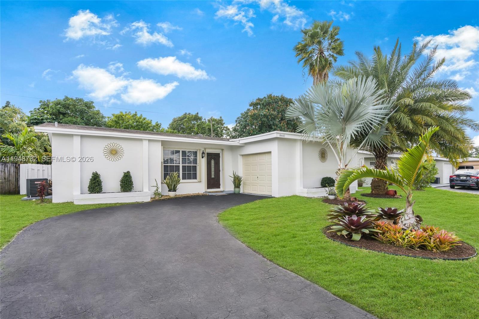 8440 NW 28th Pl, Sunrise FL 33322