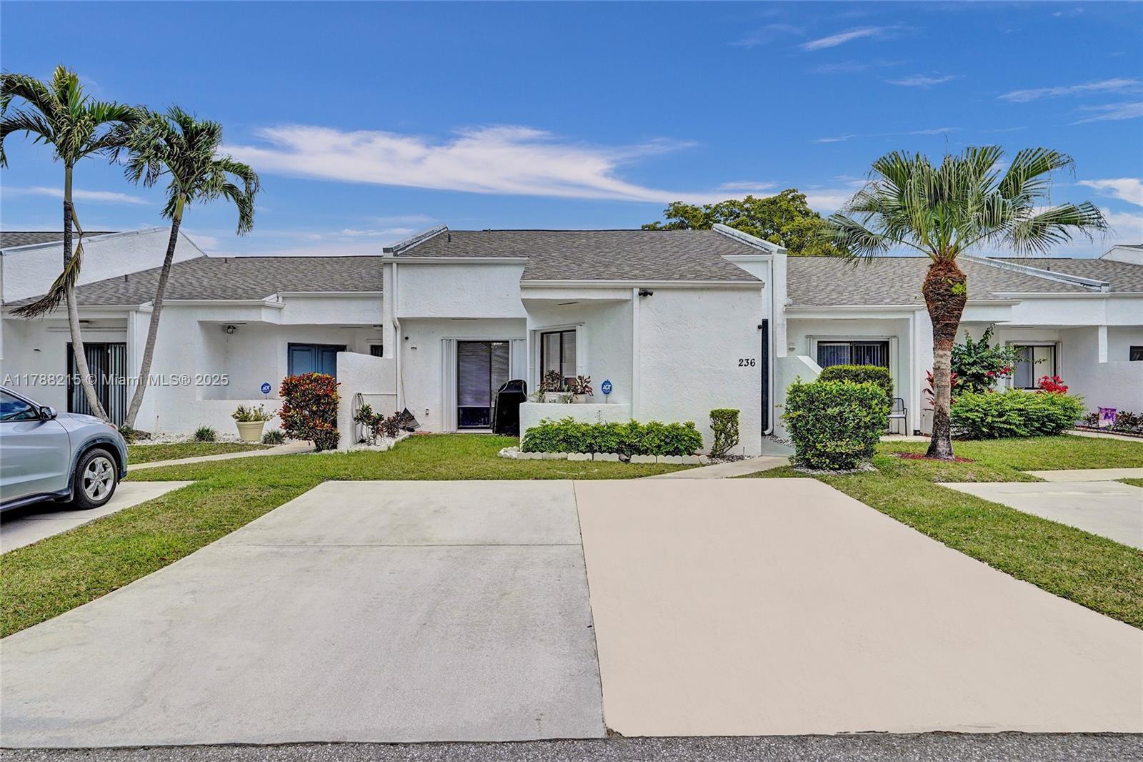 236 Par Dr, Royal Palm Beach FL 33411
