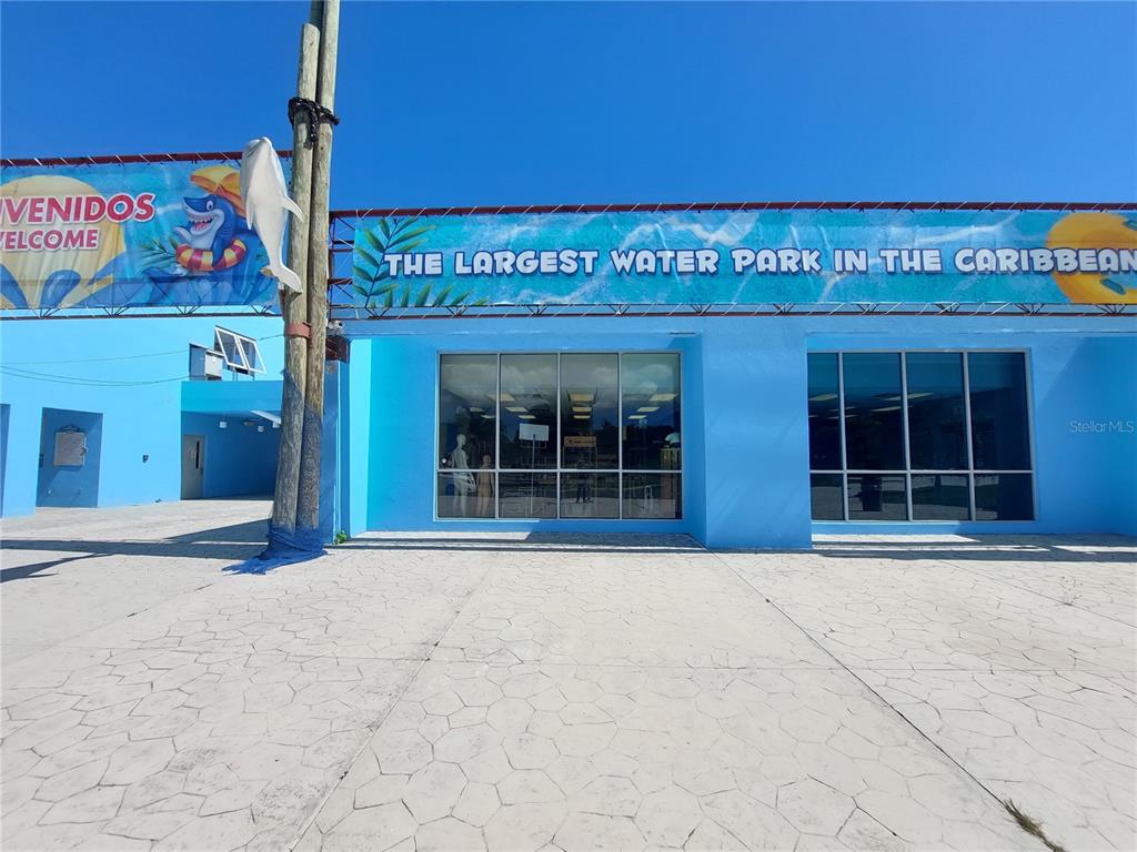 The exterior of a bright blue building features a sign for a water park — Bo Caín Alto LOCAL #2 SURF N' FUN WATER PARK, SAN GERMAN, PR