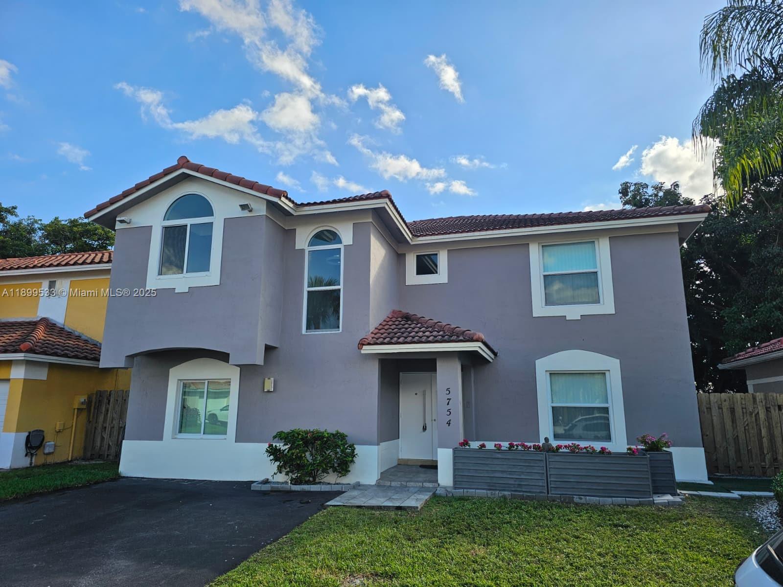 5754 NW 98th Ave, Doral FL 33178