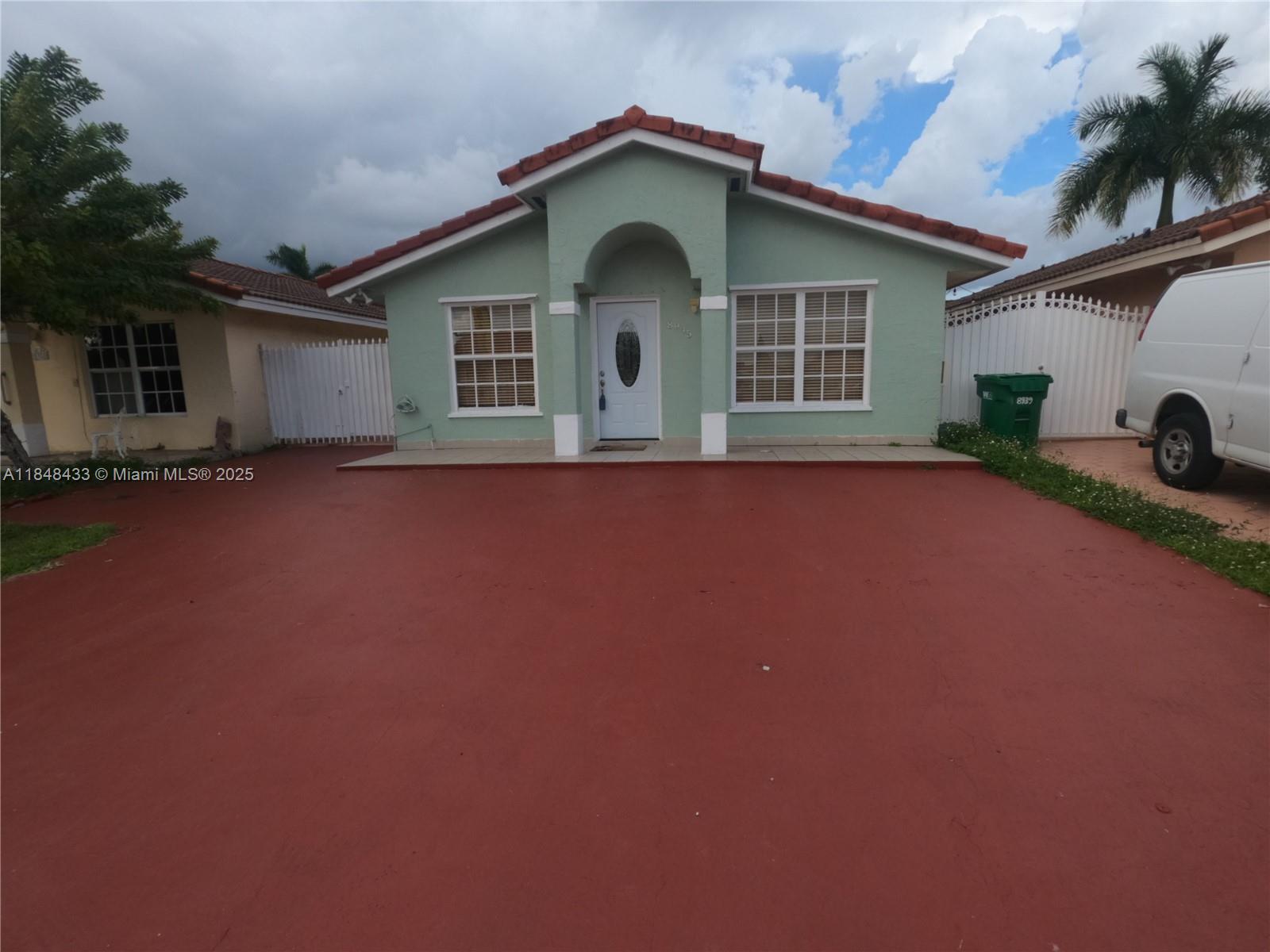 8945 NW 114th St, Hialeah Gardens FL 33018
