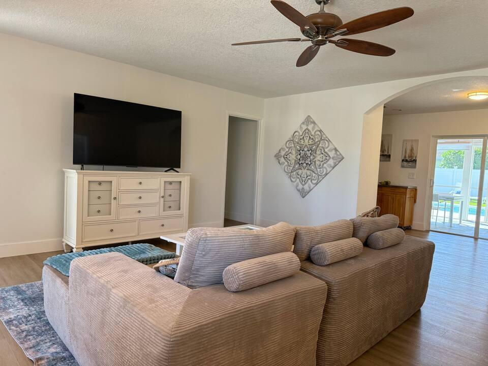 516 E Whitney Drive, Jupiter FL 33458, JUPITER, FL — photo 3 of 30