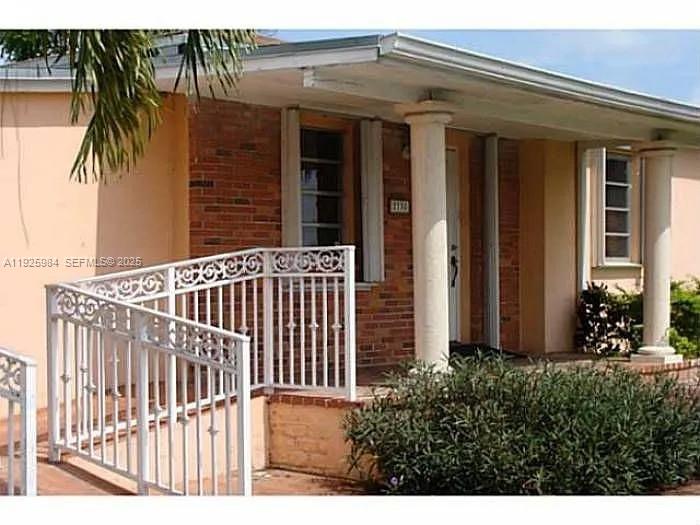2735 SW 77th Ct, Miami FL 33155