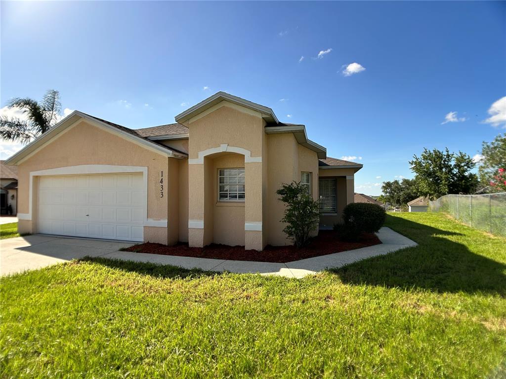 1433 BLUFF LOOP