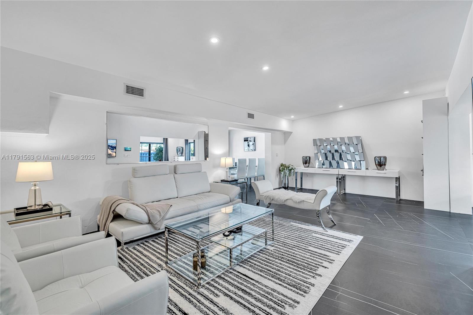 560 NW 116th Ter, Miami FL 33168