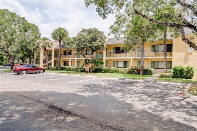 1104 Meadows Circle, Boynton Beach FL 33436
