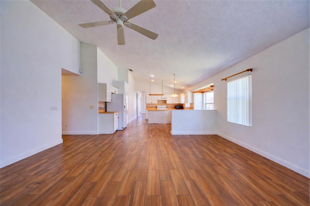 635 ROCHESTER LOOP, DAVENPORT, FL — photo 3 of 30