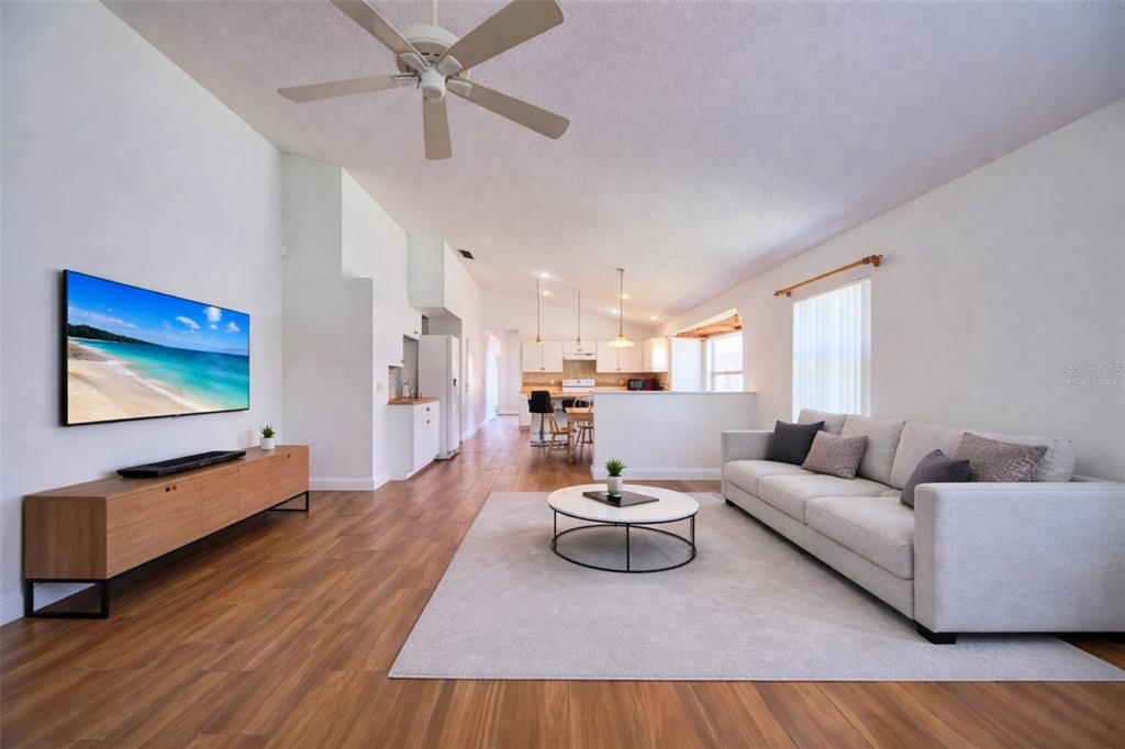 635 ROCHESTER LOOP, DAVENPORT, FL — photo 4 of 30