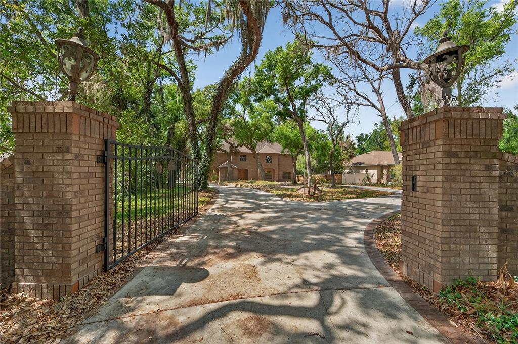 902 RIVER RAPIDS AVENUE, BRANDON, FL — photo 4 of 30
