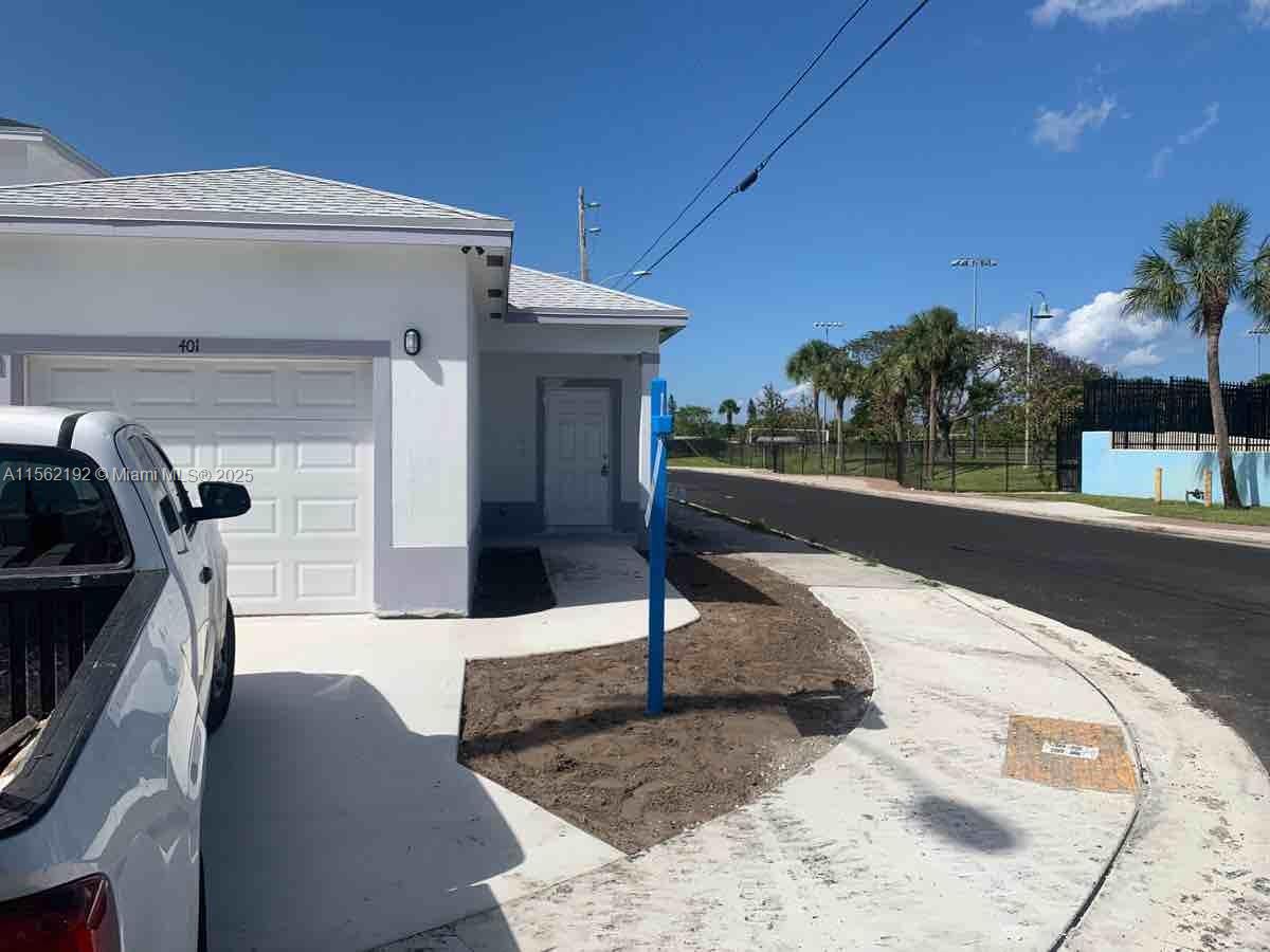 401 NW 12th Ave, Boynton Beach FL 33435