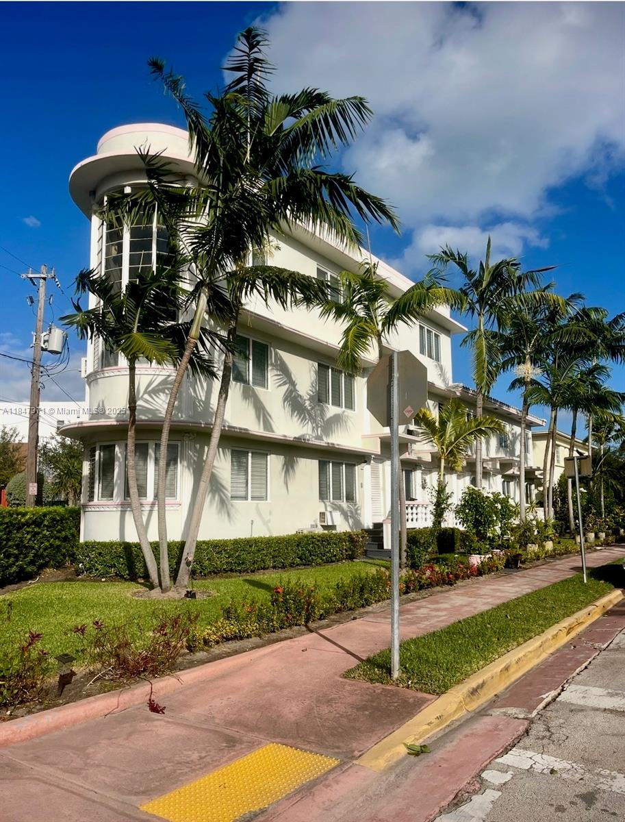 841 W 40th St, Miami Beach FL 33140
