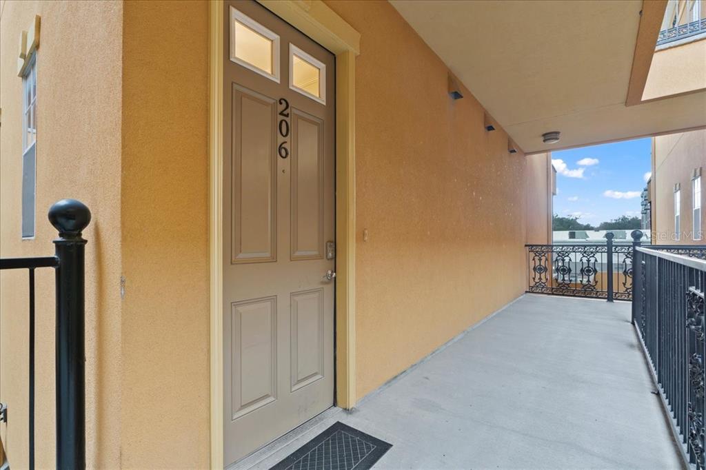 325 NW 14TH STREET UNIT 206