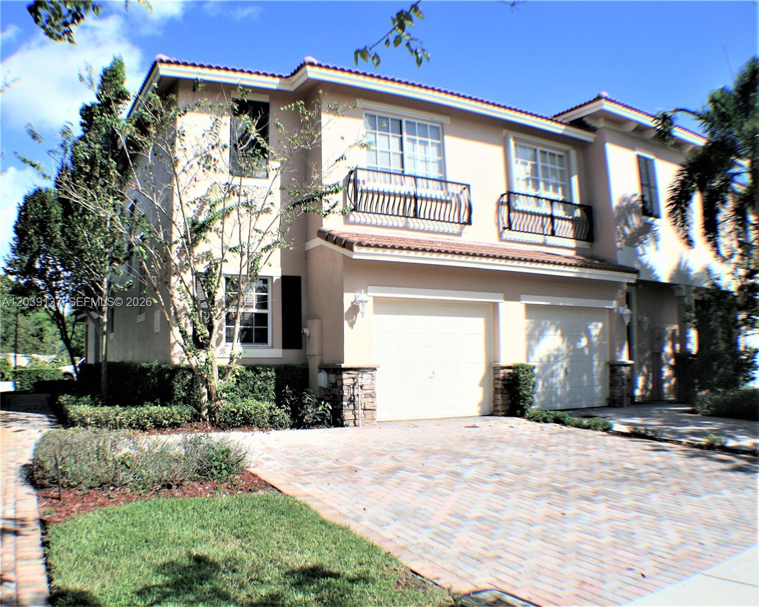 202 Las Brisas Cir, Sunrise FL 33326