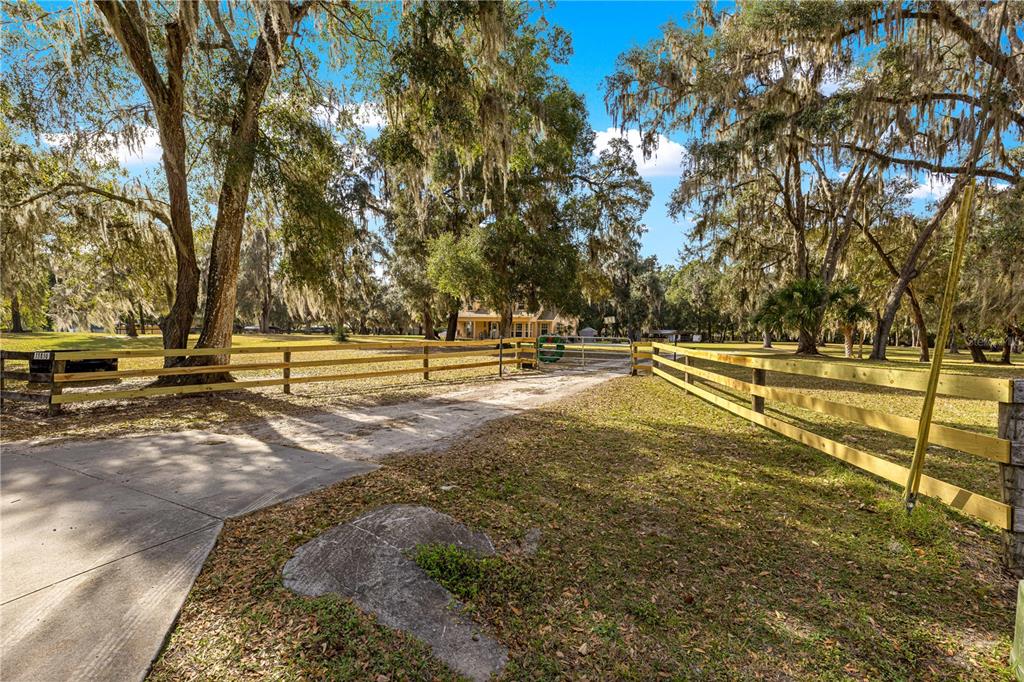 13850 NE 47TH AVENUE, ANTHONY, FL — photo 5 of 30