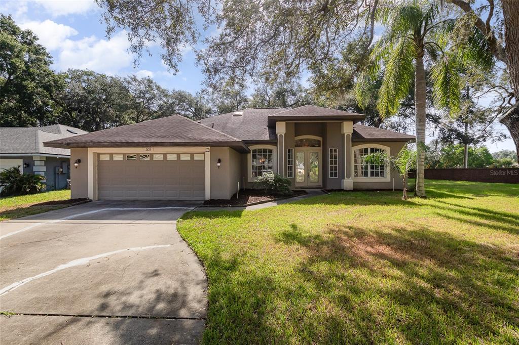 305 SUN OAKS COURT