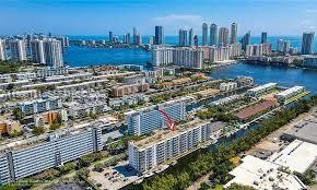 NORTH MIAMI BEACH, FL — photo 4 of 30