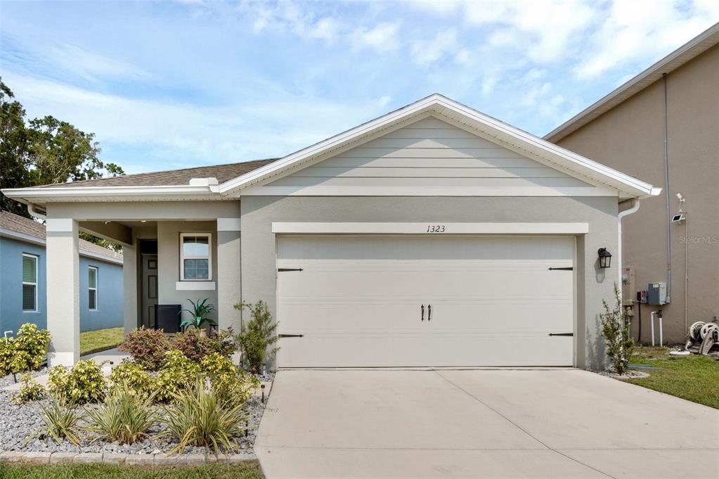 1323 BERRY LANE