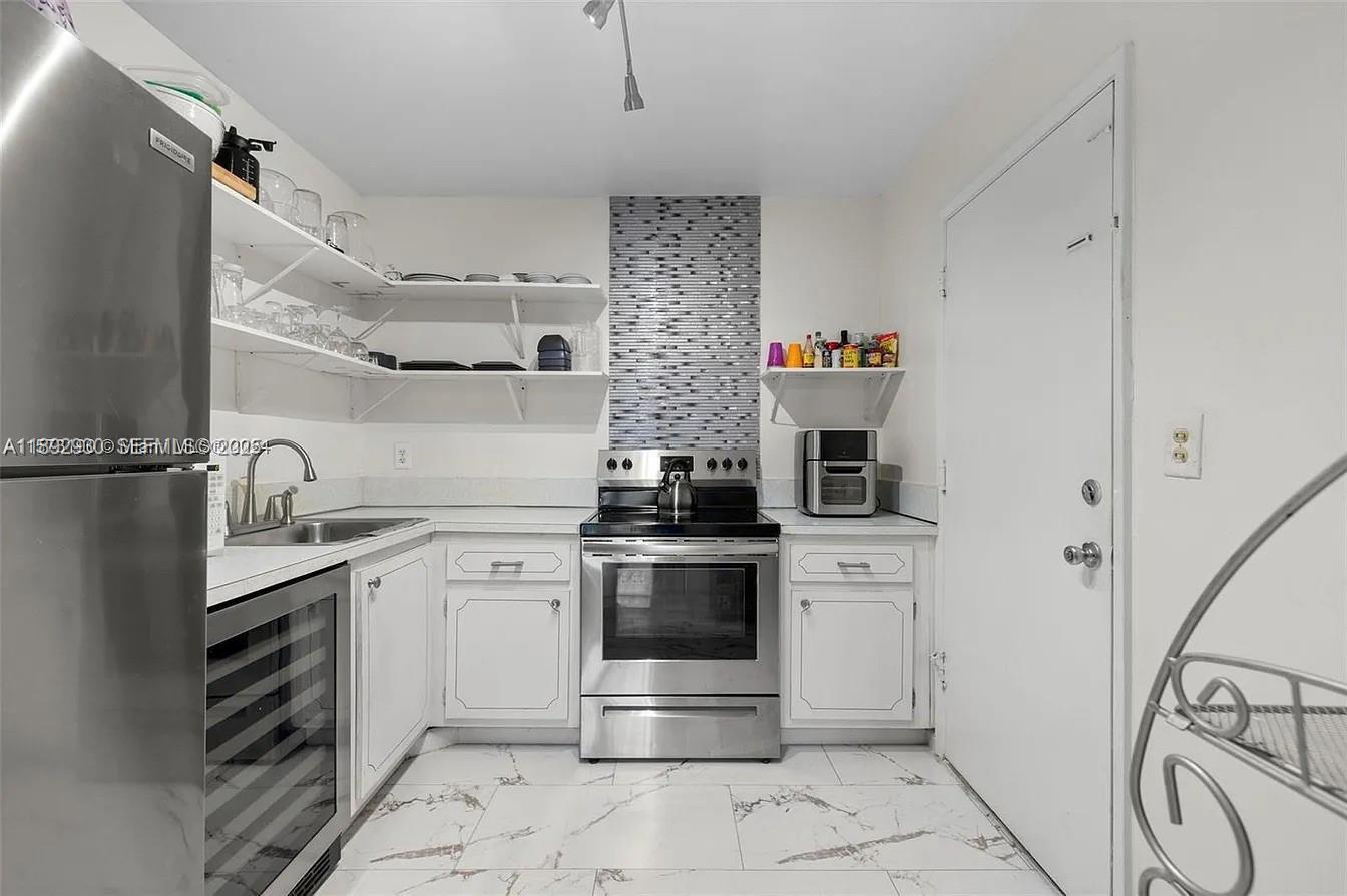 4043 NW 16th Street # 201, Lauderhill FL 33313