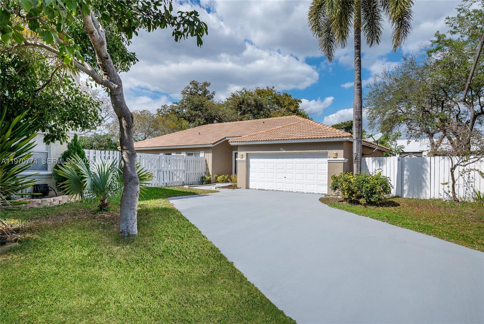 210 SW 98th Ter, Pembroke Pines FL 33025