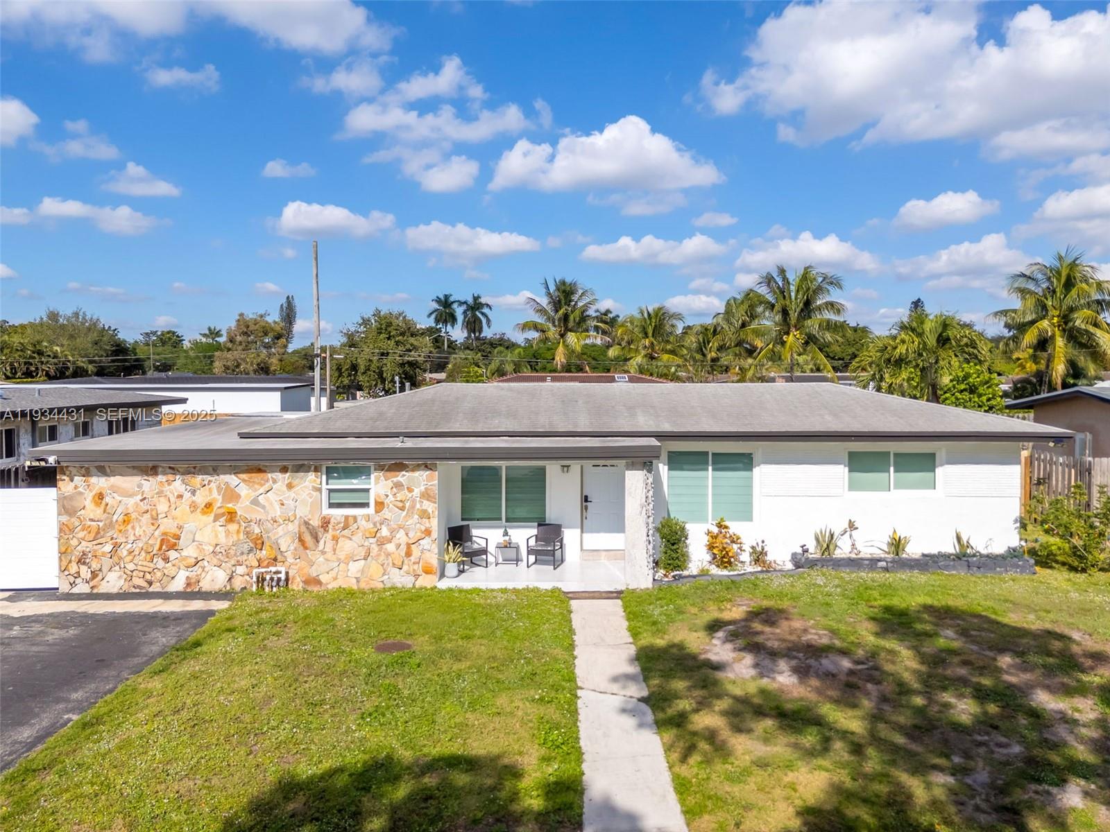 5041 SW 11th St, Plantation FL 33317