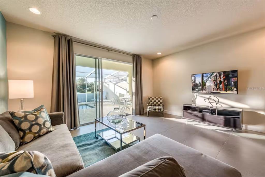 1425 RETREAT CIRCLE