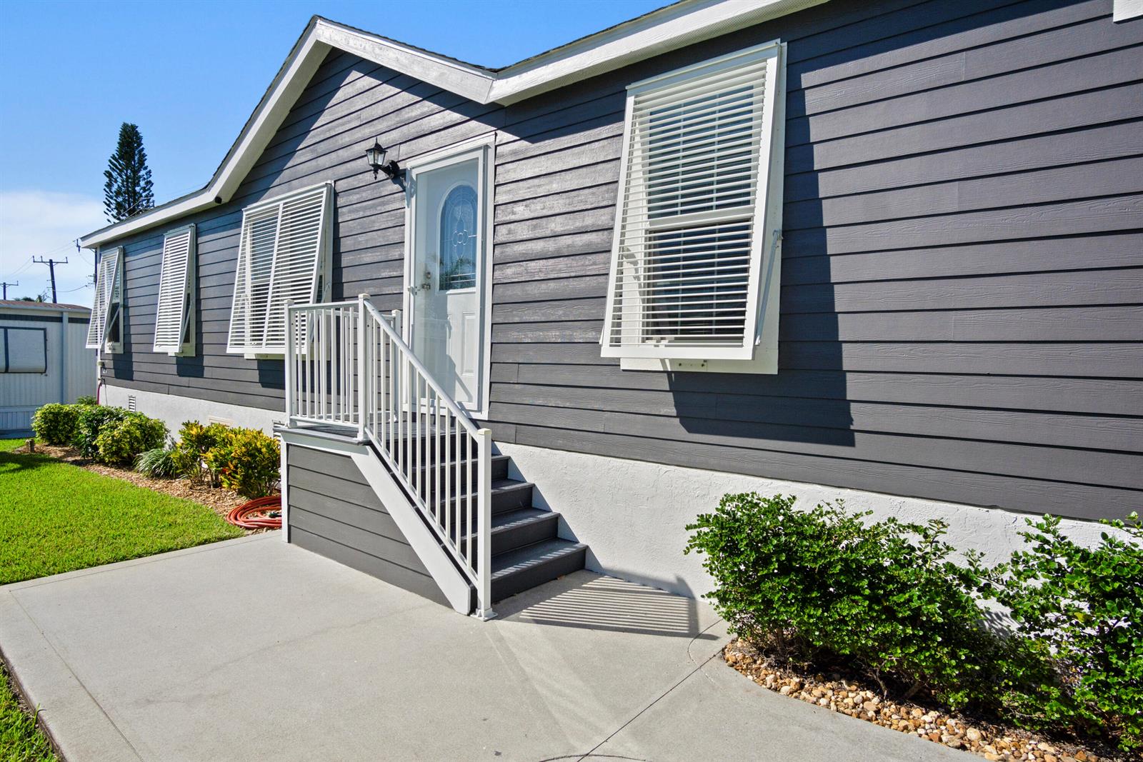8328 SE Swan Avenue, Hobe Sound FL 33455