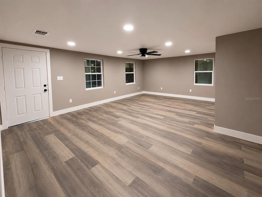 2509 DIXIE AVENUE, SARASOTA, FL — photo 4 of 15