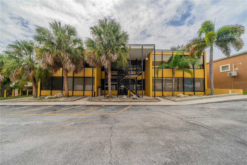 4021 N ARMENIA AVE UNIT 101