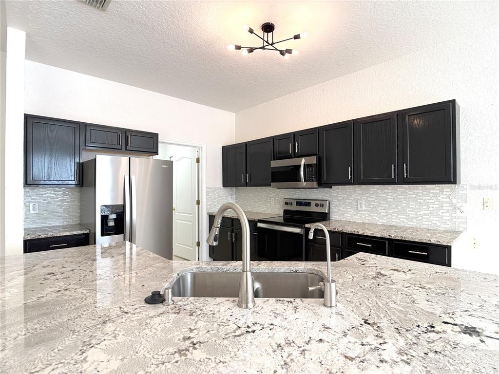 1131 N HAMPTON DRIVE, DAVENPORT, FL — photo 4 of 27