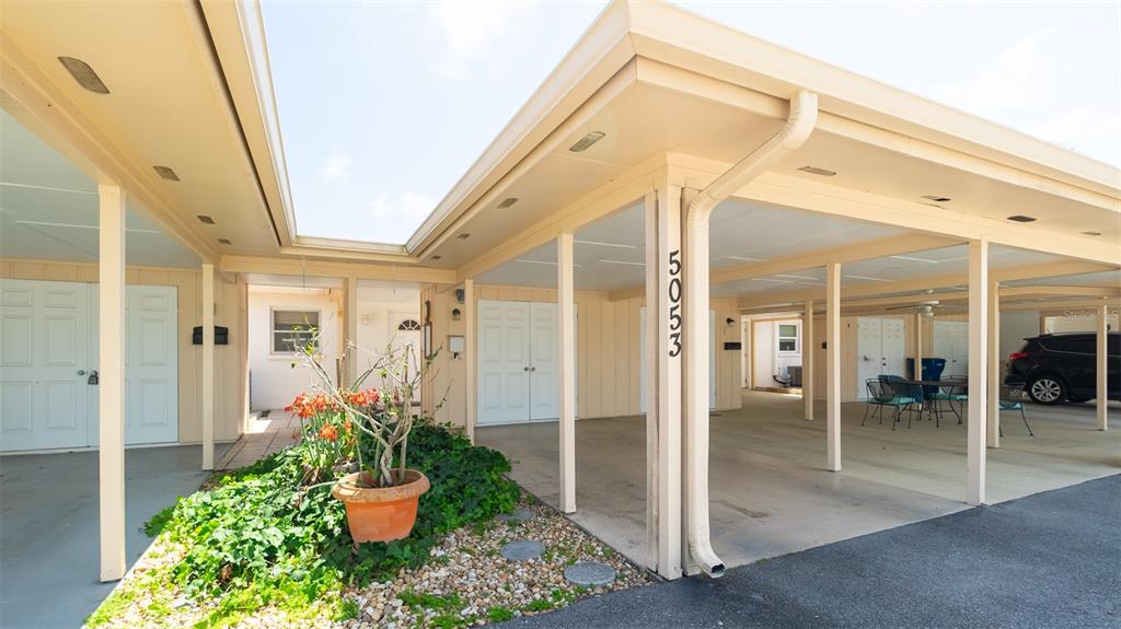 5053 LIVE OAK CIRCLE