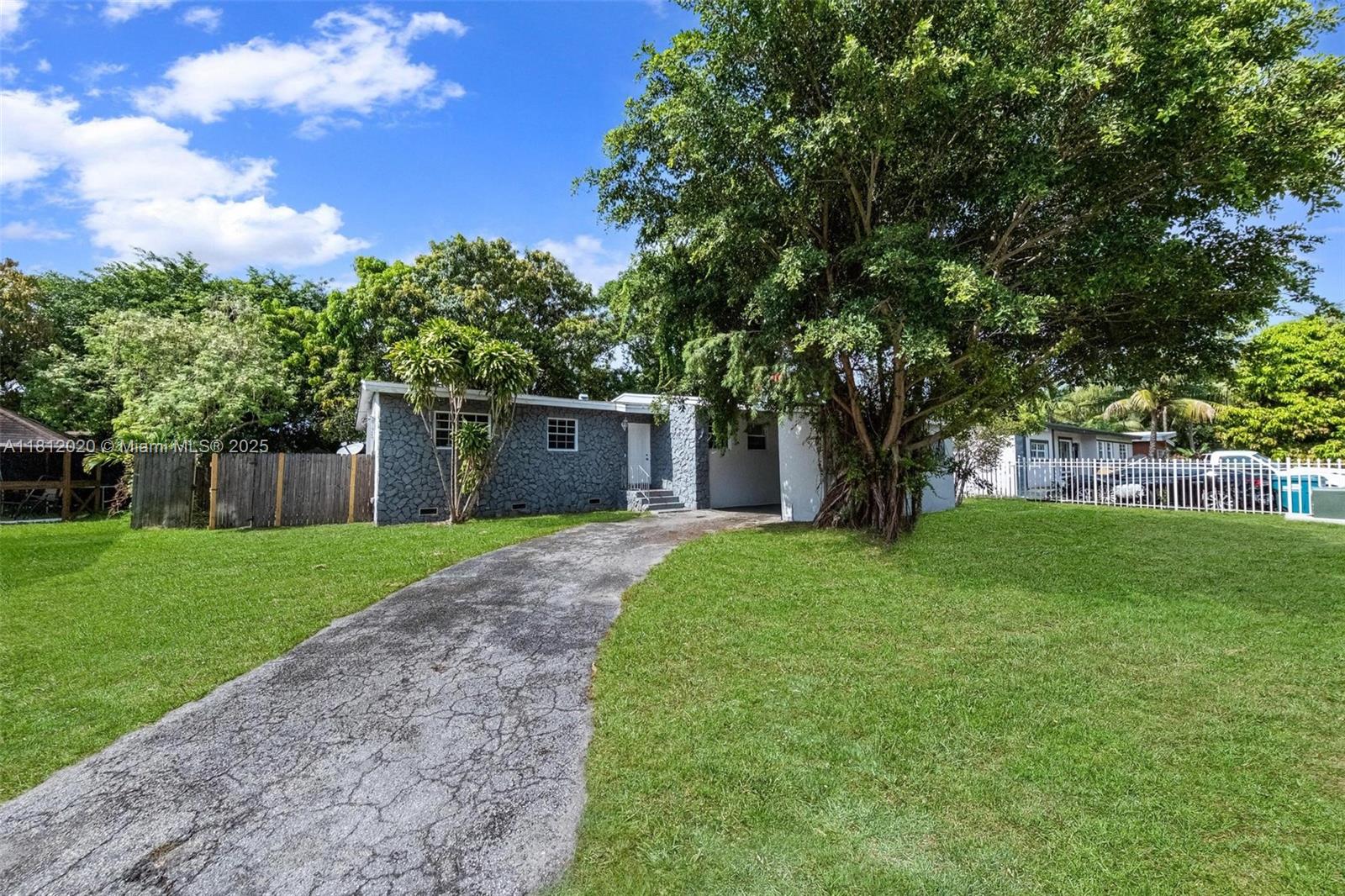 725 NE 178th St, Miami FL 33162