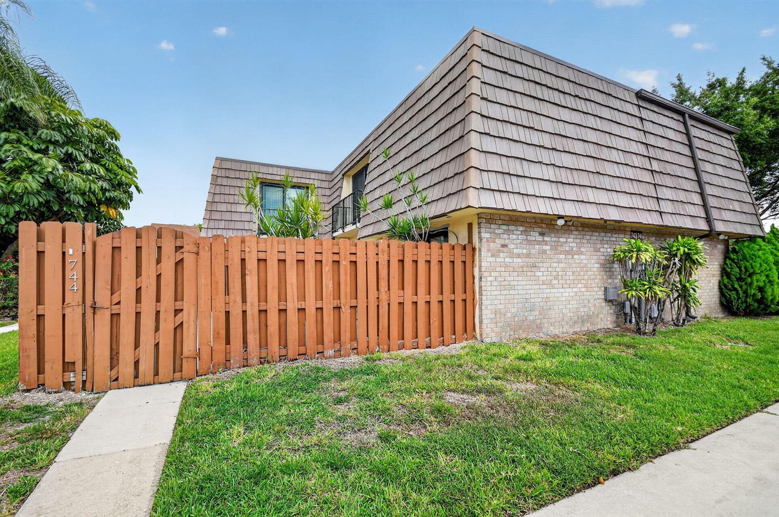 744 Springdale Circle, Palm Springs FL 33461