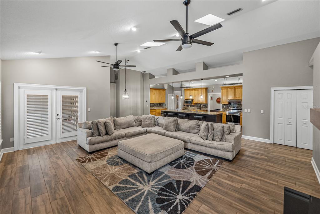 504 COVINGTON PARK STREET, SEFFNER, FL — photo 3 of 30