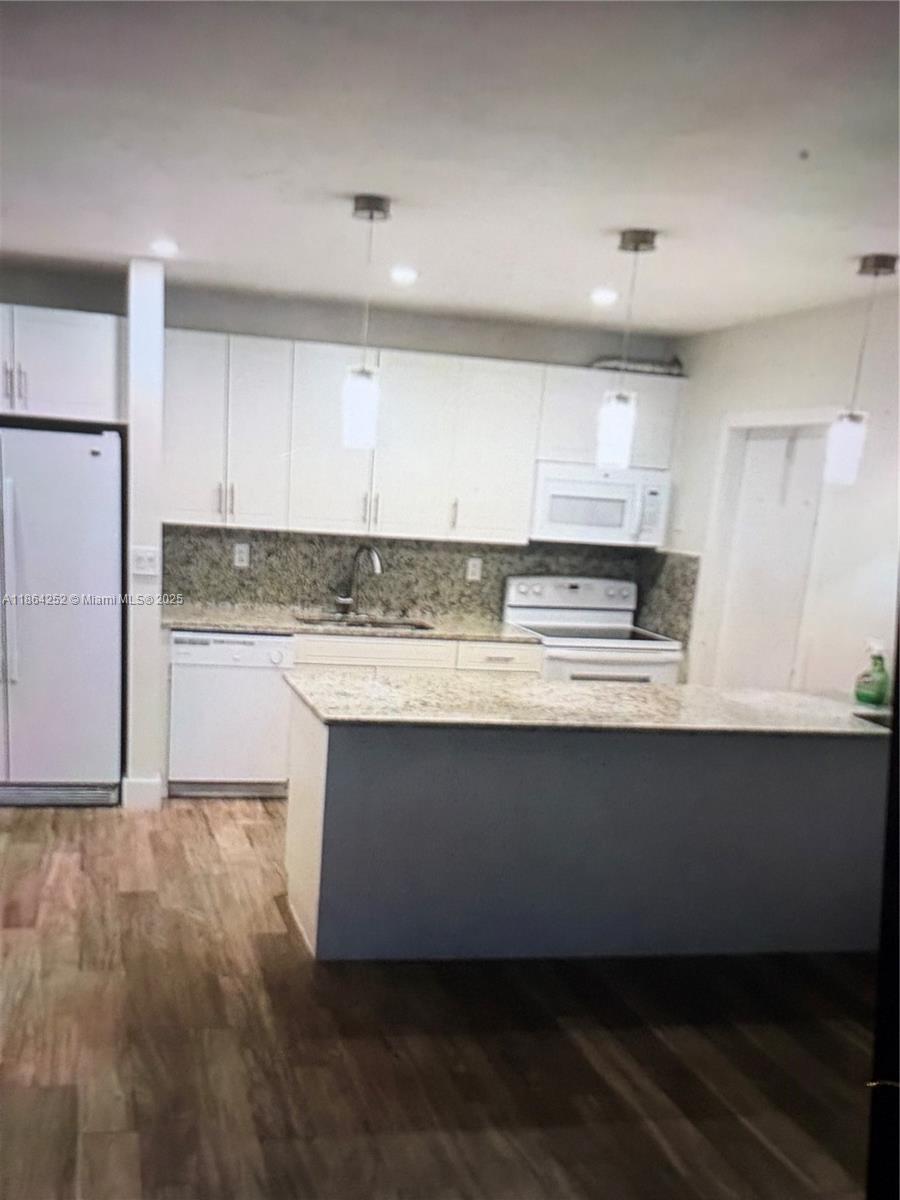 13864 SW 90th Ave, Miami FL 33176