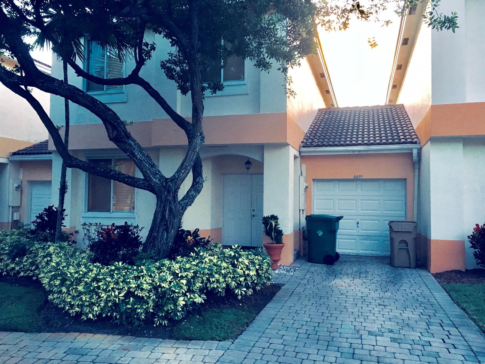 6651 Hidden Cove Drive, Davie FL 33314