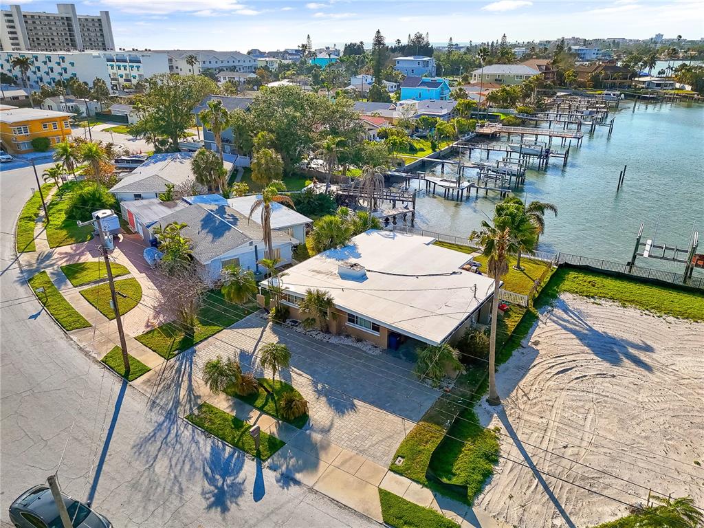 15305 HARBOR DRIVE, MADEIRA BEACH, FL — photo 4 of 16