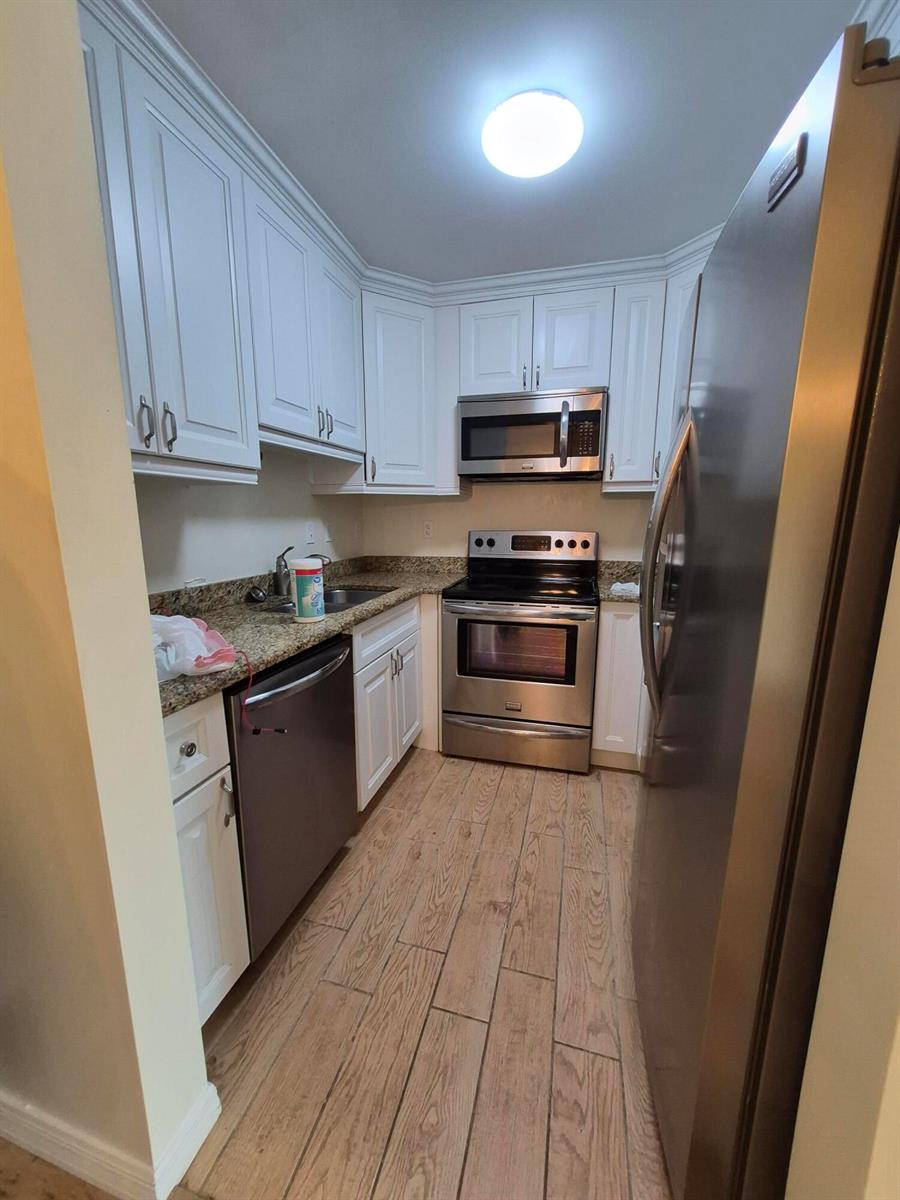 27 Easthampton B, West Palm Beach FL 33417