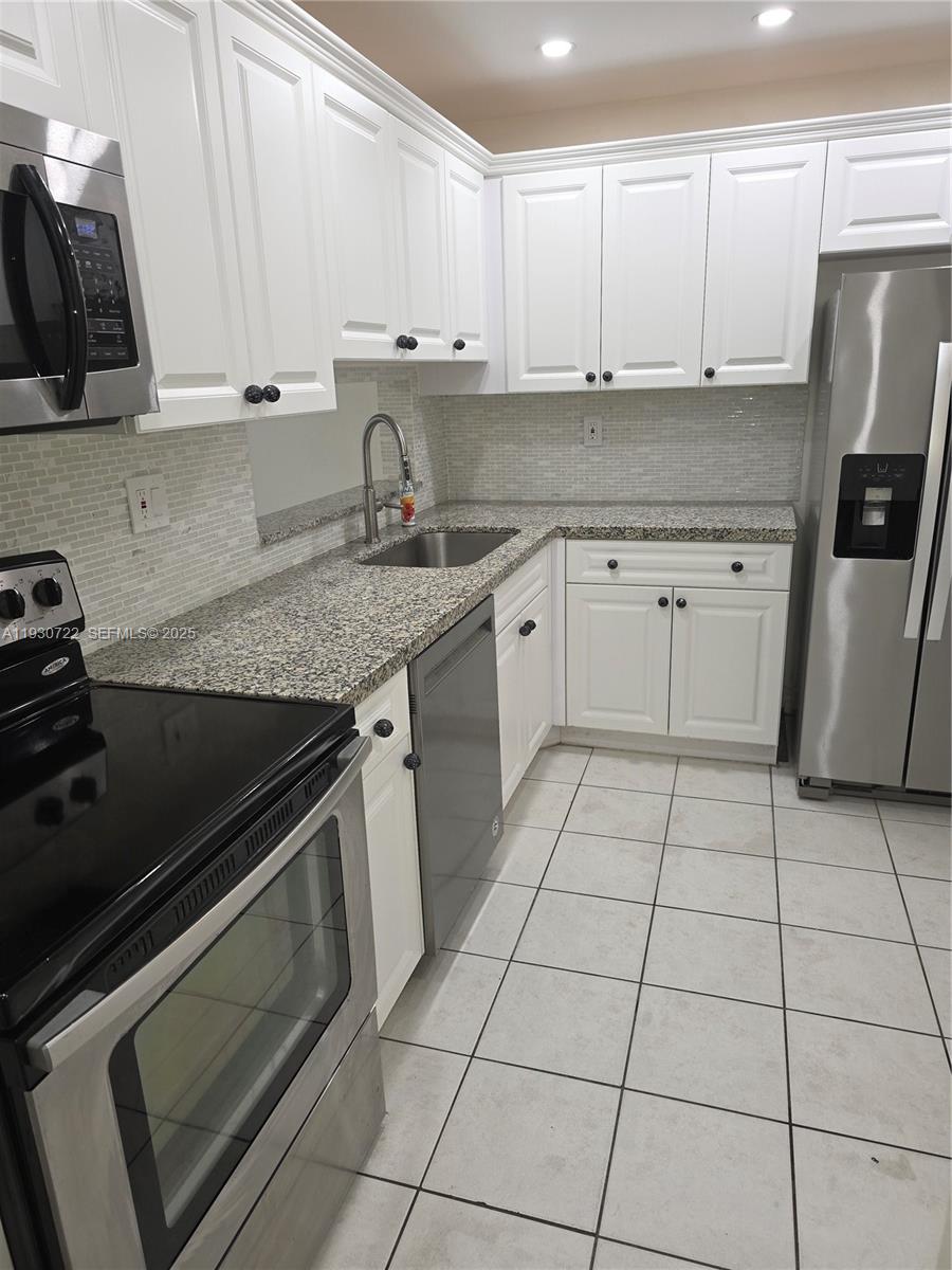 8075 SW 107 AV # 210, Miami FL 33173