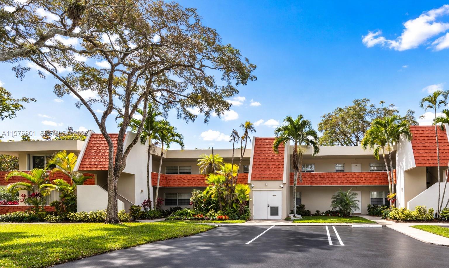 823 Cypress Blvd # 204, Pompano Beach FL 33069