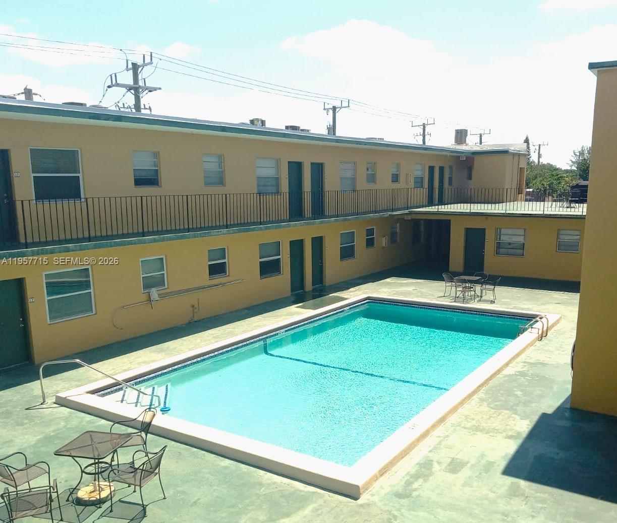 1975 NE 135th St # 3C, North Miami FL 33181