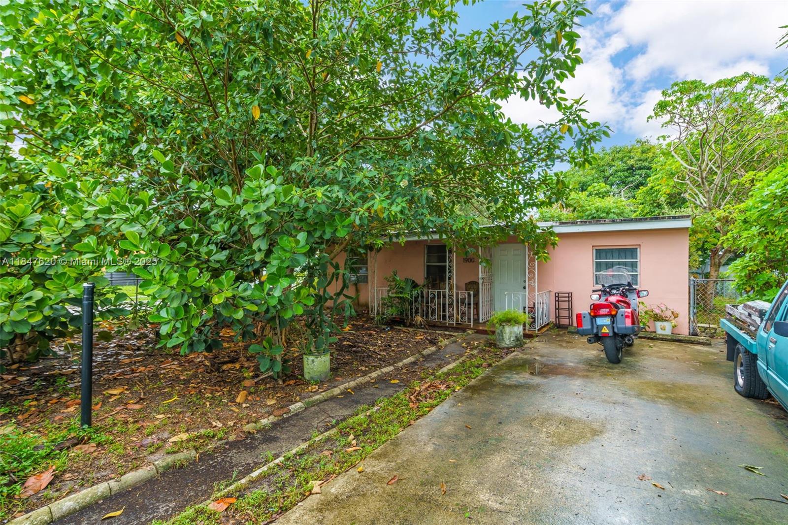 1900 Service Rd, Opa-Locka FL 33054