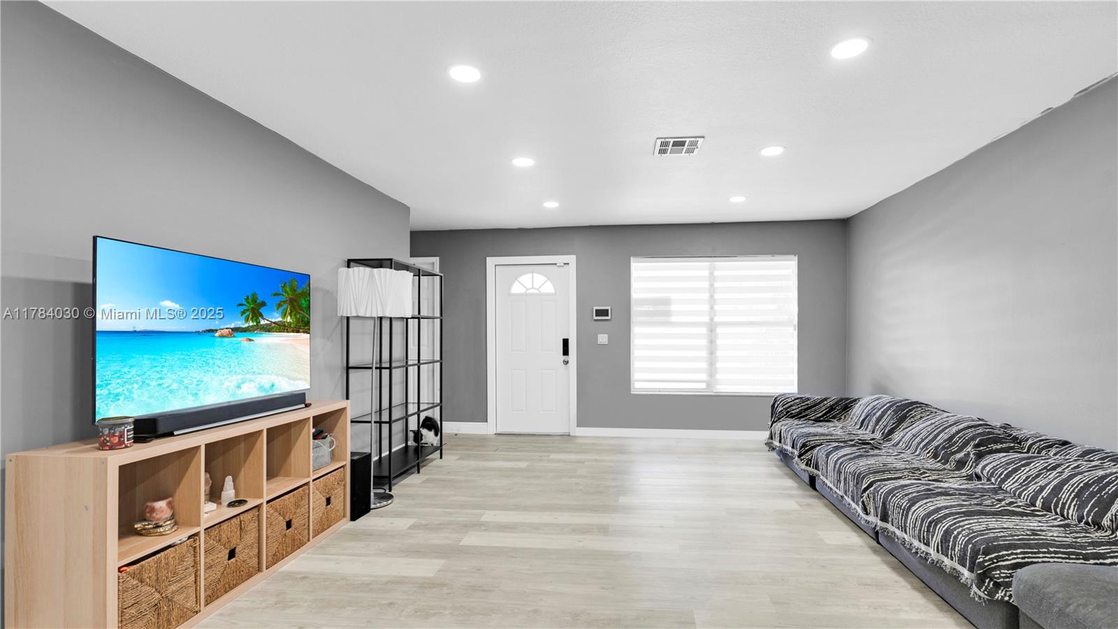 6582 SW 20th St, North Lauderdale FL 33068