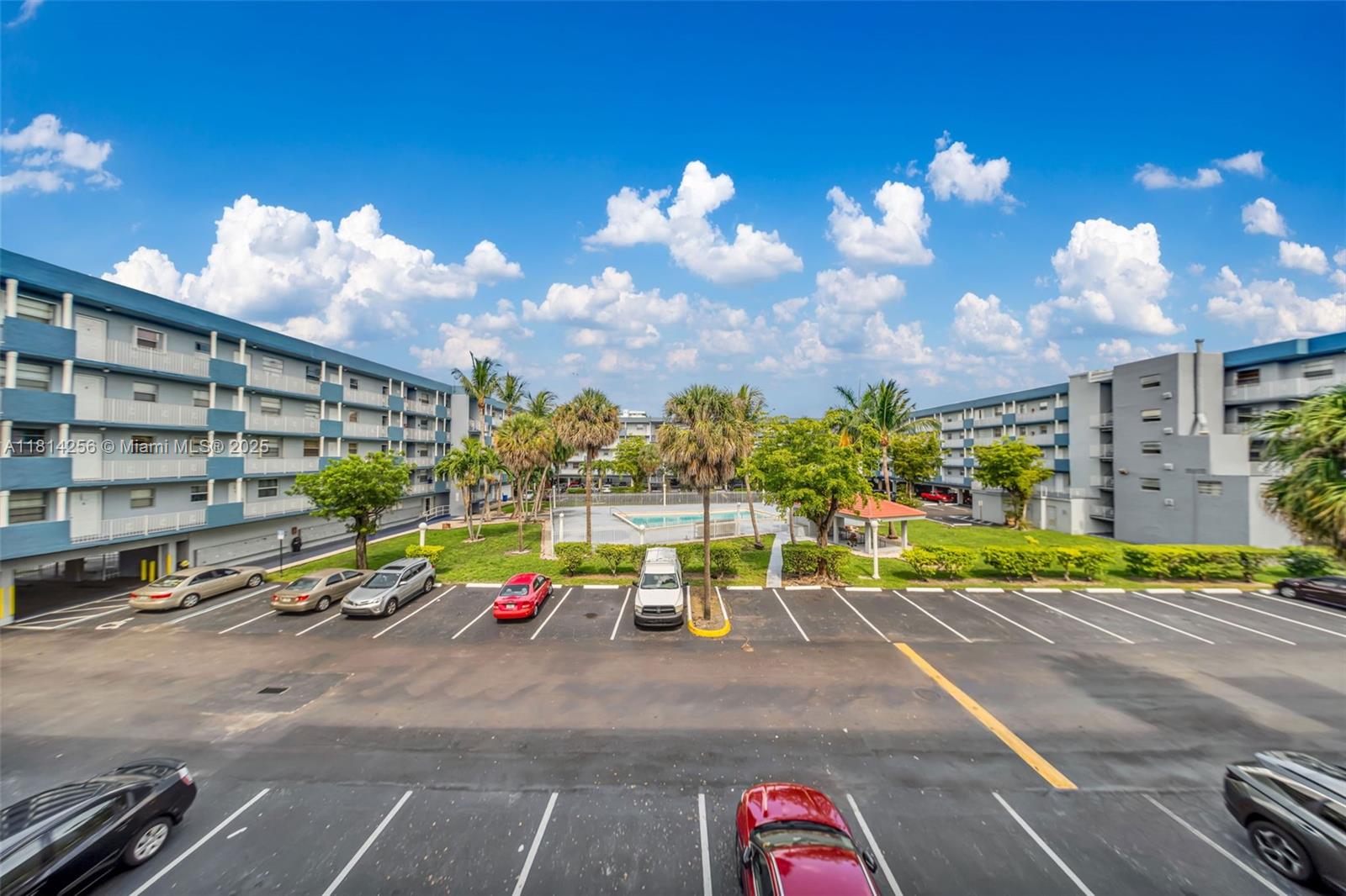 1655 W 44th Pl # 346, Hialeah FL 33012