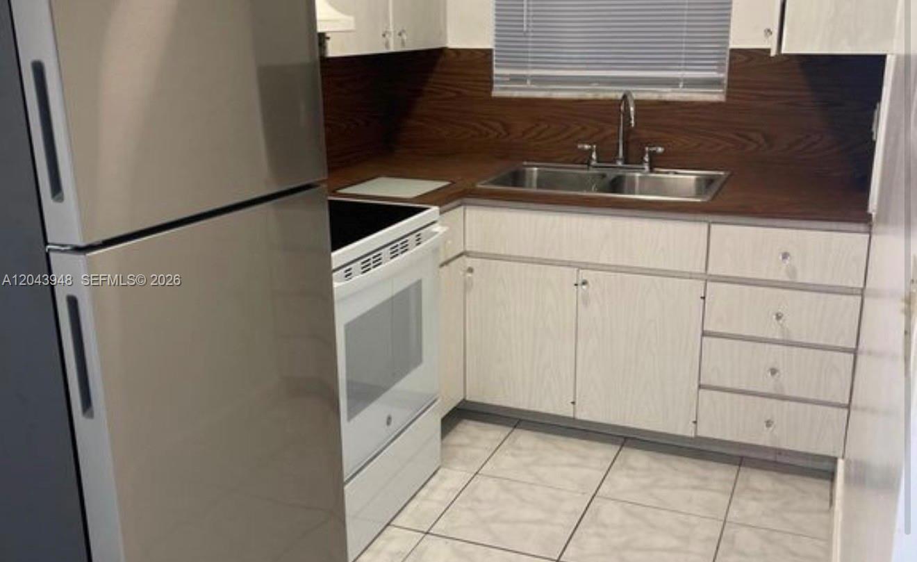 400 SE 9th Ct # 9, Hallandale Beach FL 33009