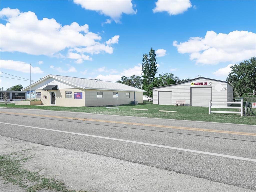 109 N 3RD STREET, EAGLE LAKE, FL — photo 2 of 23