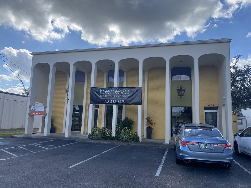 425 W ROBERTSON STREET