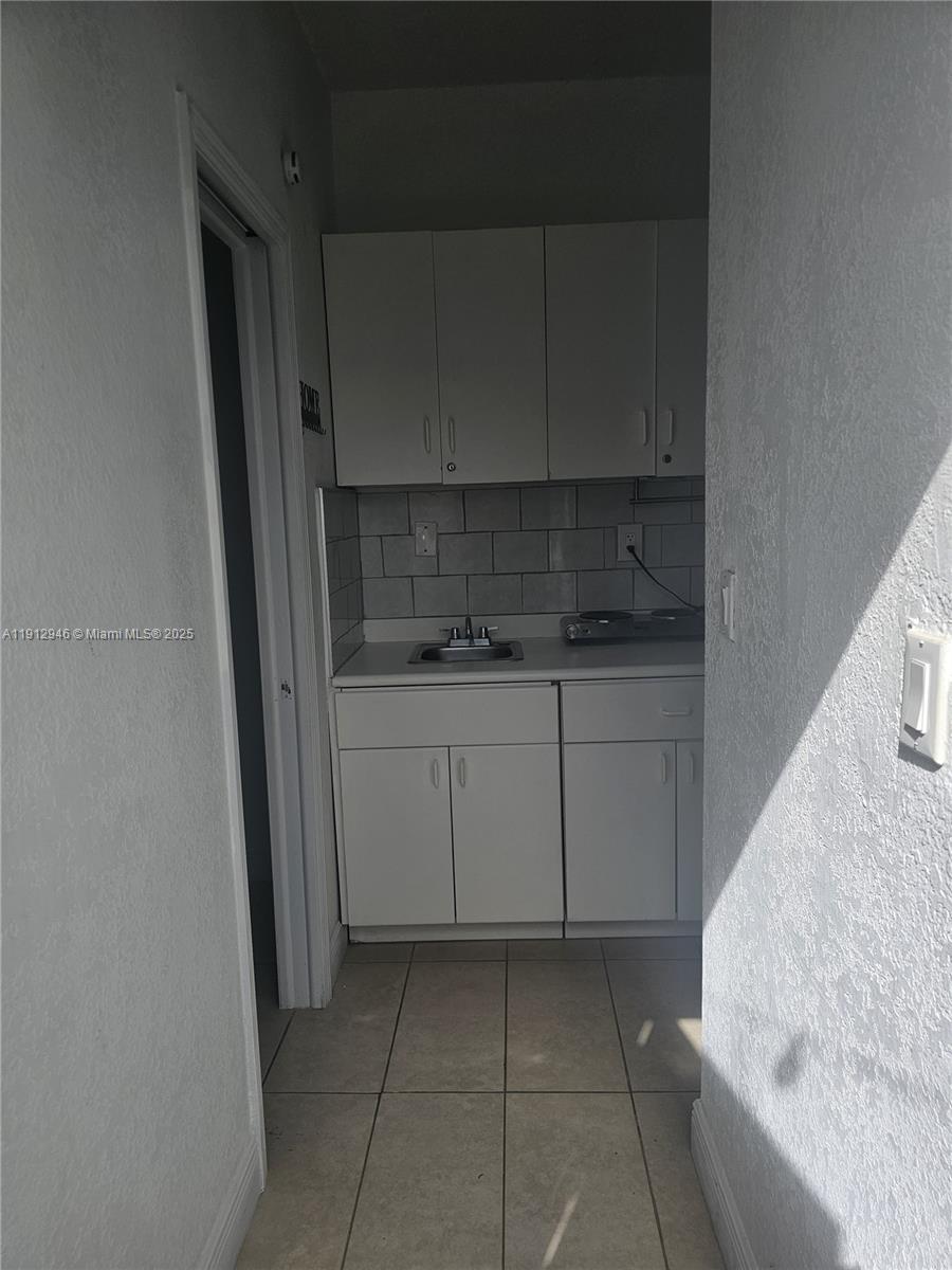 HIALEAH, FL — photo 3 of 12