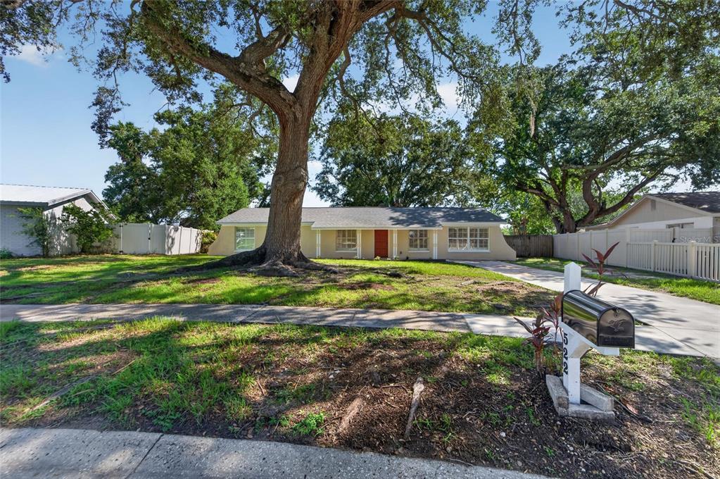 522 HIGHVIEW CIRCLE N, BRANDON, FL — photo 3 of 30