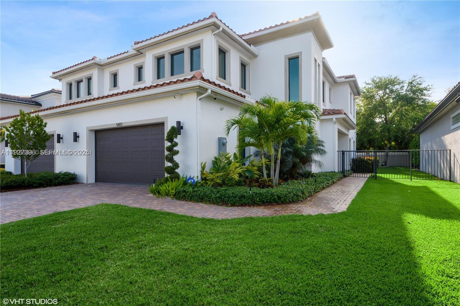 5883 W Brookfield Cir W, Hollywood FL 33312